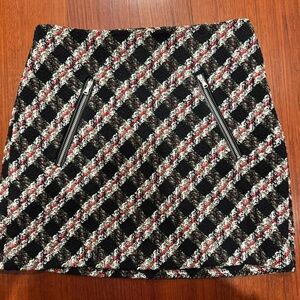 Chic Plaid Tweed Mini Skirt with Zipper Accents
